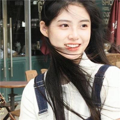 蓝色牛仔裤芬兰小姐